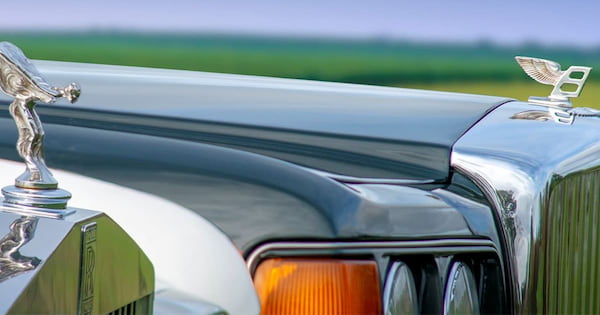 Flying Spares, provider of spare parts for vintage cars and high quality marques, displaying a Rolls-Royce from their eCommerce Shopify development from magic42